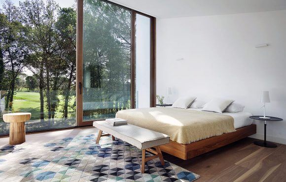Stickybeak of the Week: A Tiny, Romantic Bedroom