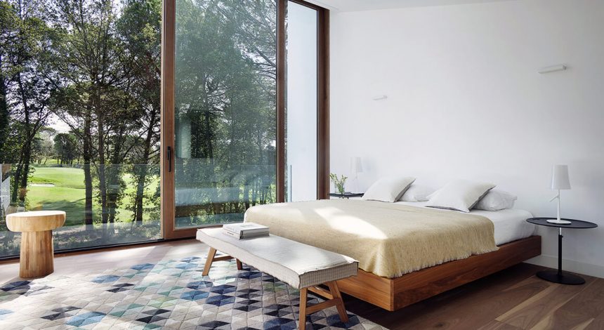 Stickybeak of the Week: A Tiny, Romantic Bedroom